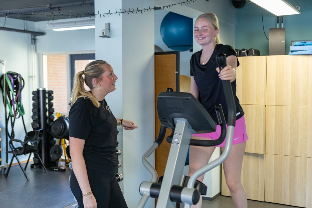 Afbeelding behandeling sportfysiotherapie door fysiotherapeut in den haag